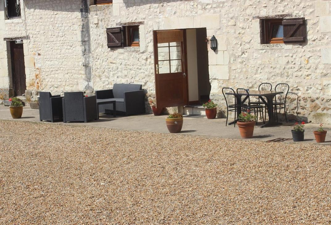 Gites Arches De Muschamp Cussay Exterior foto